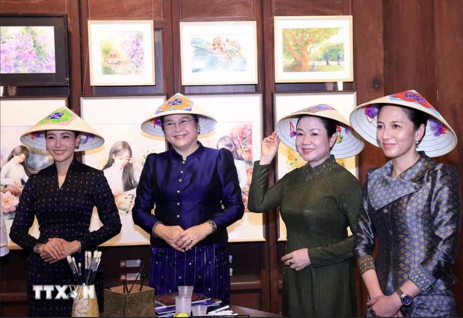 Phu nhân Thủ tướng Lê Minh Hưng cùng phu nhân Thủ tướng các nước Lào, Campuchia, Thái Lan tham gia hoạt động giao lưu văn hóa